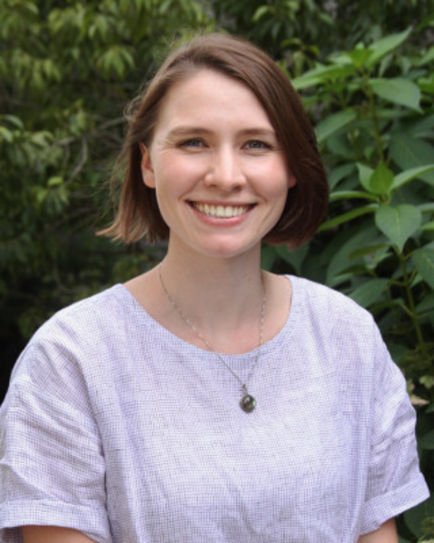 Laurie Mills headshot