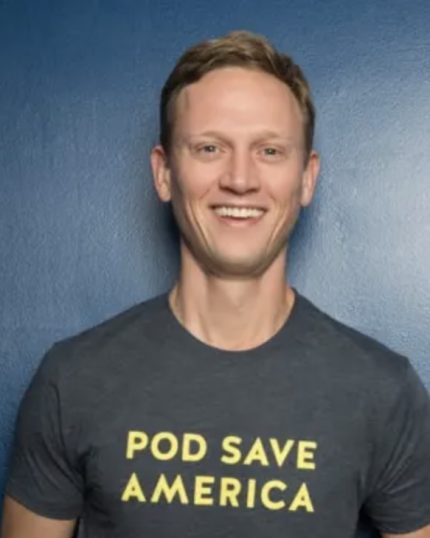 Tommy Vietor of Crooked Media is the recipient of the Dedham Country Day 2021 Alumni Awrd